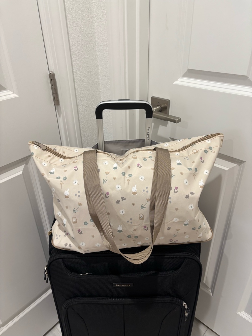 Miffy🐰🌷Bloom Beige Floral Travel Tote Bag - Lightweight Weekend Bag